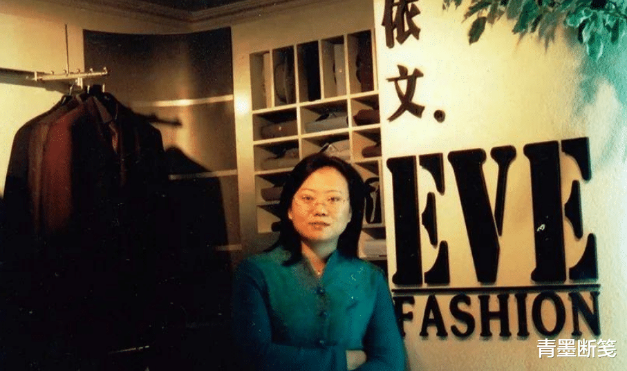 53岁辽宁美女,曾是大学老师,却辞职卖衣服,年销售额10亿元