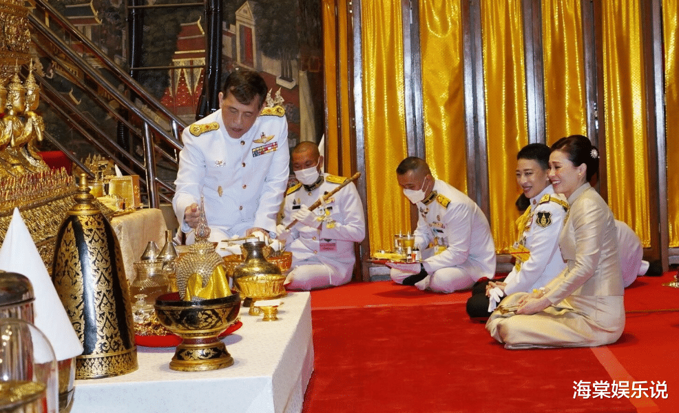 张子萱|苏提达喜笑颜开！泰王亲自为玉佛换热季金装，苏提达穿金袍超闪耀