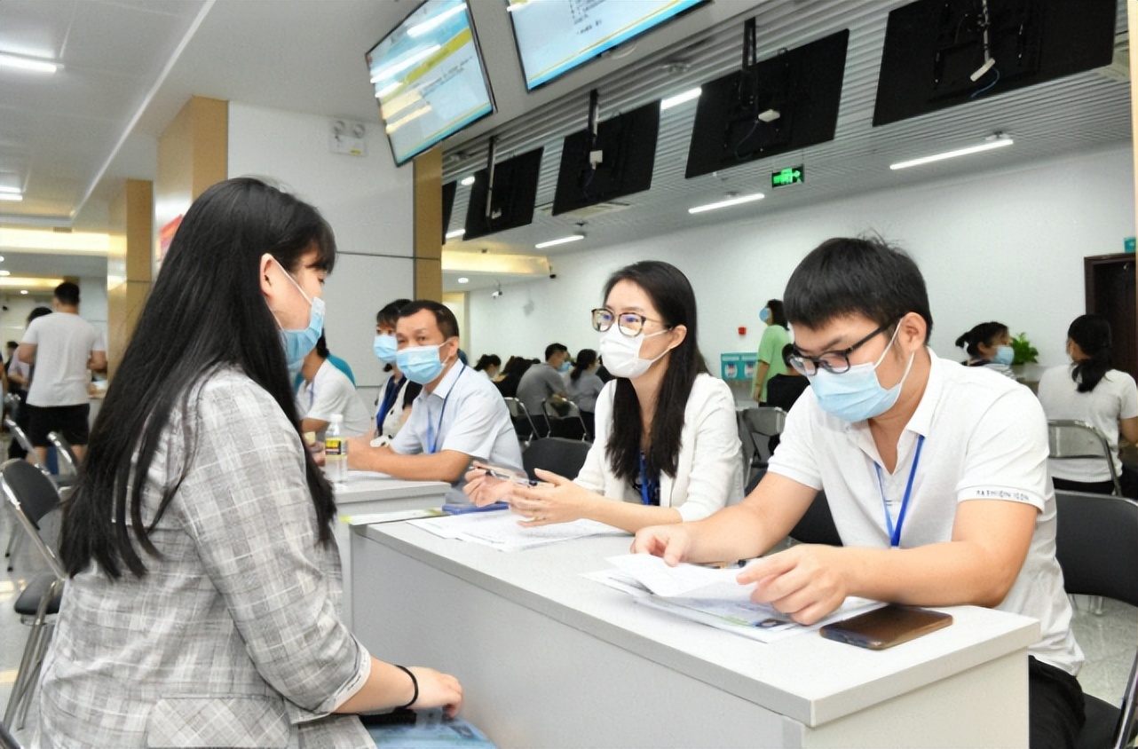 00后|环境优美、工作清闲,00后女生晒守墓工作惹人羡慕,评论区亮了