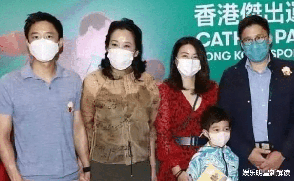 郭晶晶|顶级名媛聚会！郭晶晶穿旧衣打扮素朴，手上红宝石钻戒吸睛