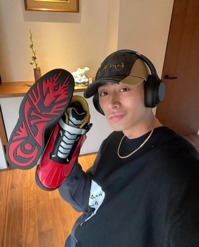 |假面骑士厨滨尾晒出自己的“龙靴”，并阐述对于狩崎的理解