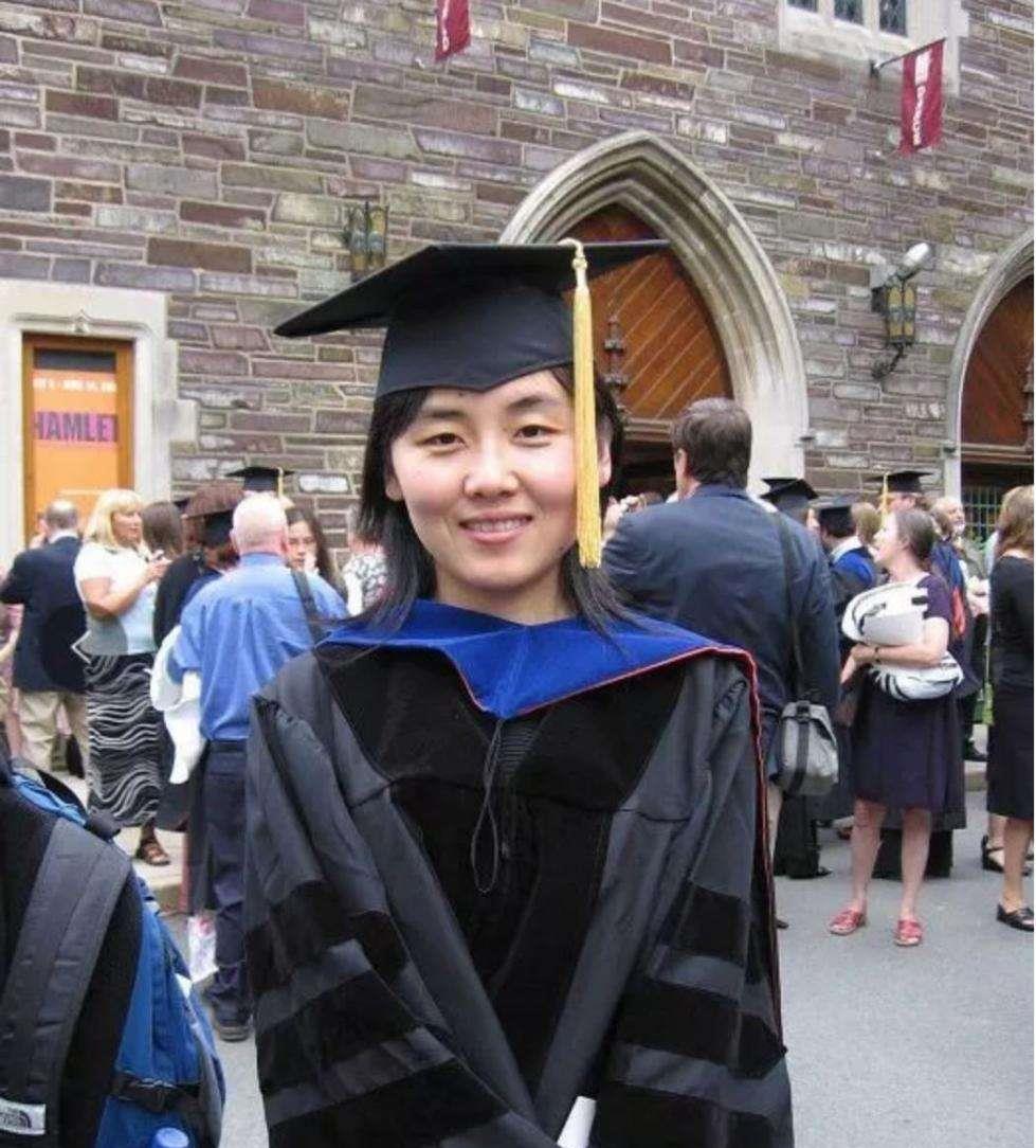 颜宁当选美国两院院士,曾是清华最年轻的博导,被骂叛国却不后悔