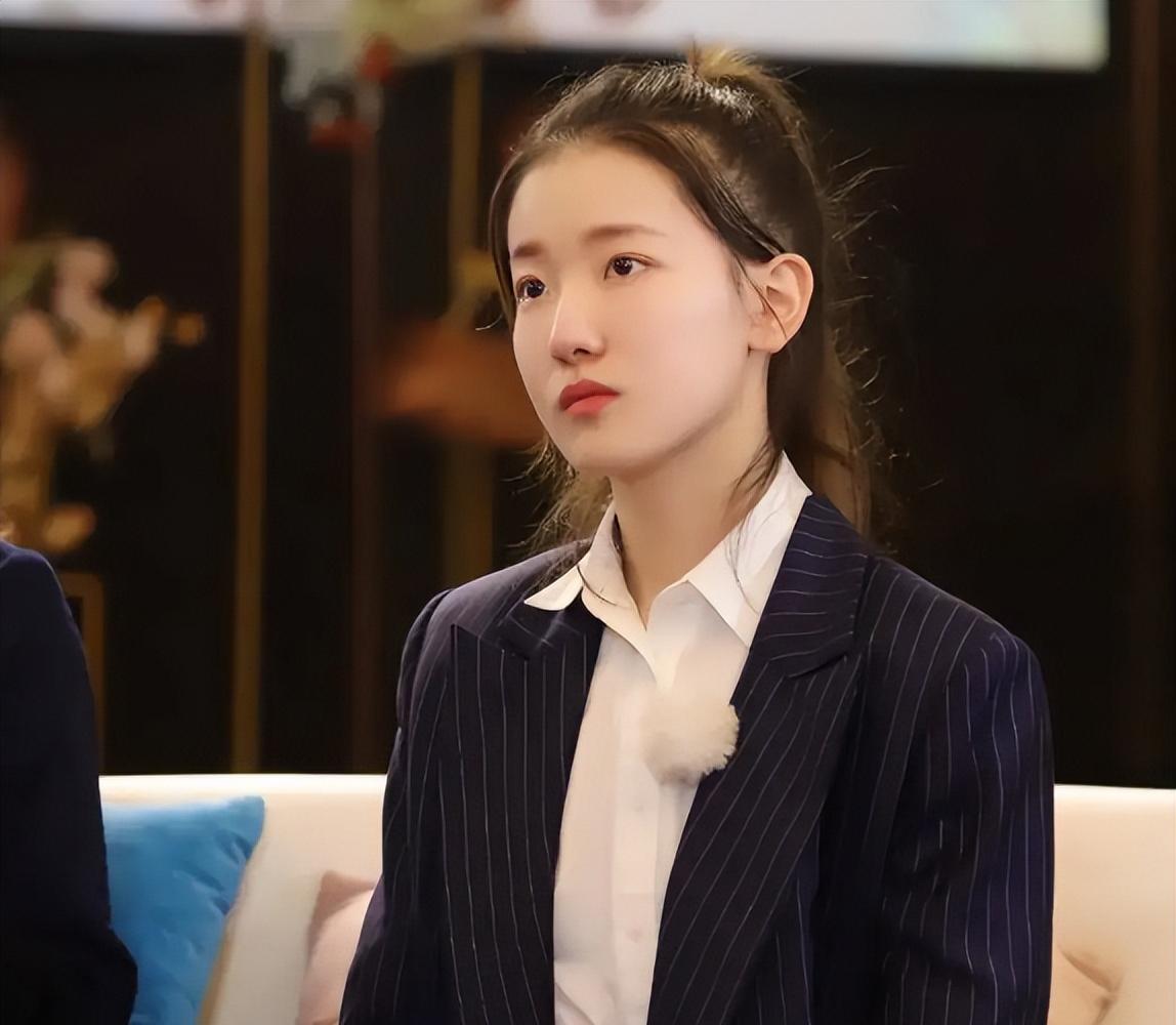 教师|“工具人”实锤了?孟羽童从公司通讯录中消失,知情人说出小细节