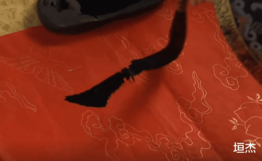 韦小宝|将士戴眼镜,韦小宝拍戏带手机,观众:连敷衍我们都不配了吗?