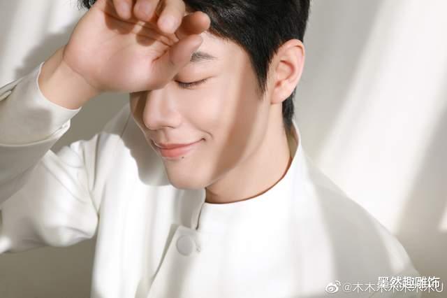 肖战|不愧是世界首帅！肖战少年感太强了，31岁穿运动装，气质像18岁