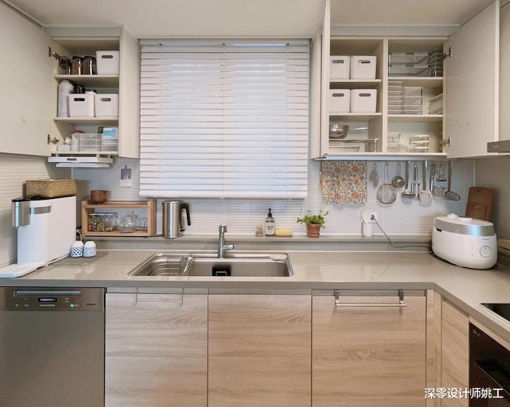 128㎡带三室两厅两卫,白+原木色调厨房,自带一股烟火气儿