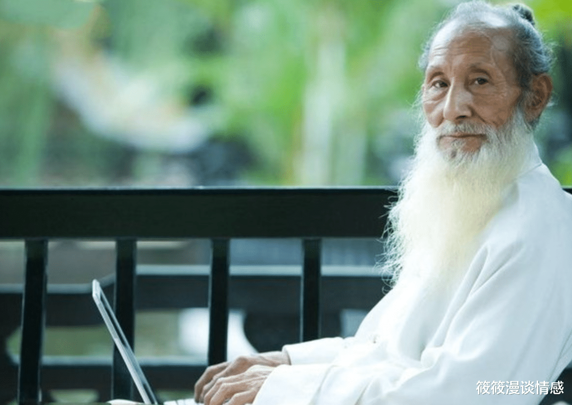 立秋|面对女牌友的投怀送抱,66岁大爷:我是老了,但不糊涂