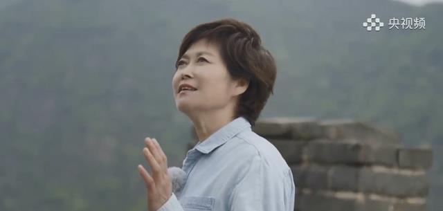 林更新|敬一丹：到外景做节目，即便67岁爬起长城来仍健步如飞不输年轻人