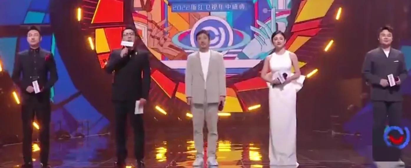 关晓彤|浙江台年中盛典尴尬多:主持团杂乱、李晨没存在感、关晓彤为难