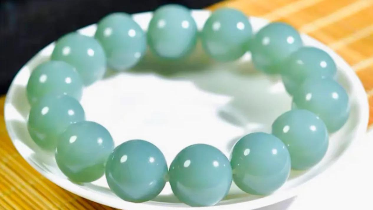 钱币|五颜六色的各种美玉？猜猜和田玉可以有多少种色彩？