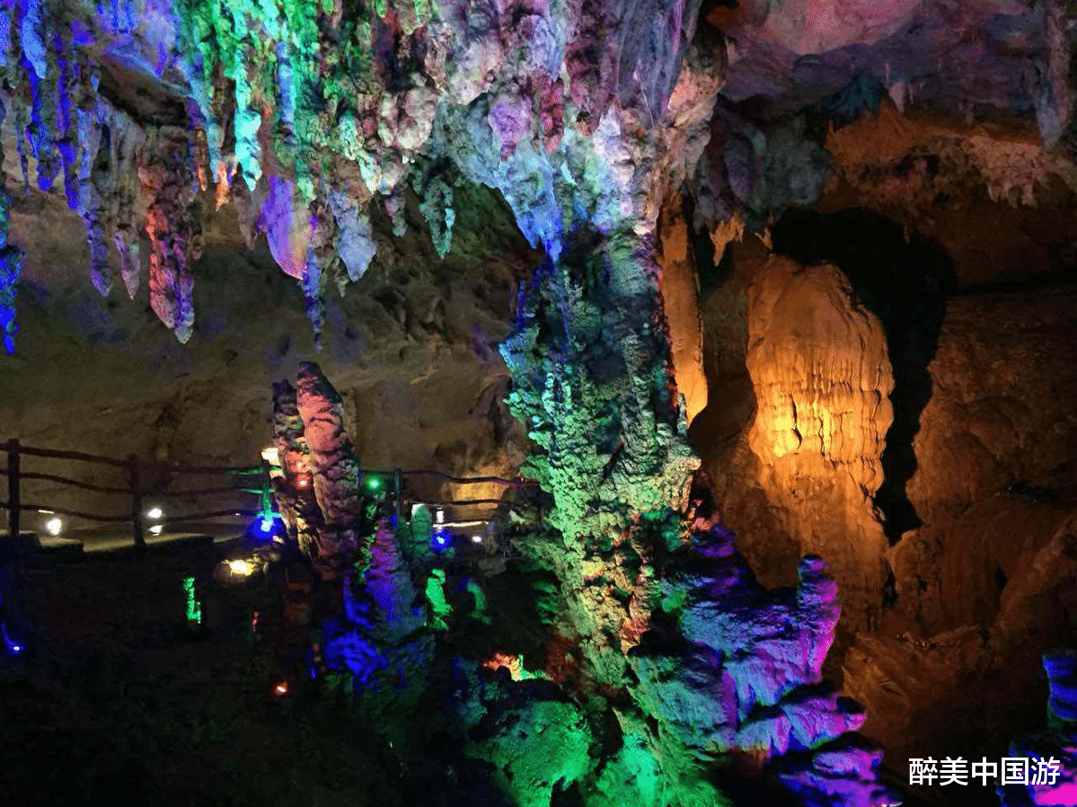 连州地下河|连州地下河洞内怪石嶙峋，暗河涌动，冬暖夏凉