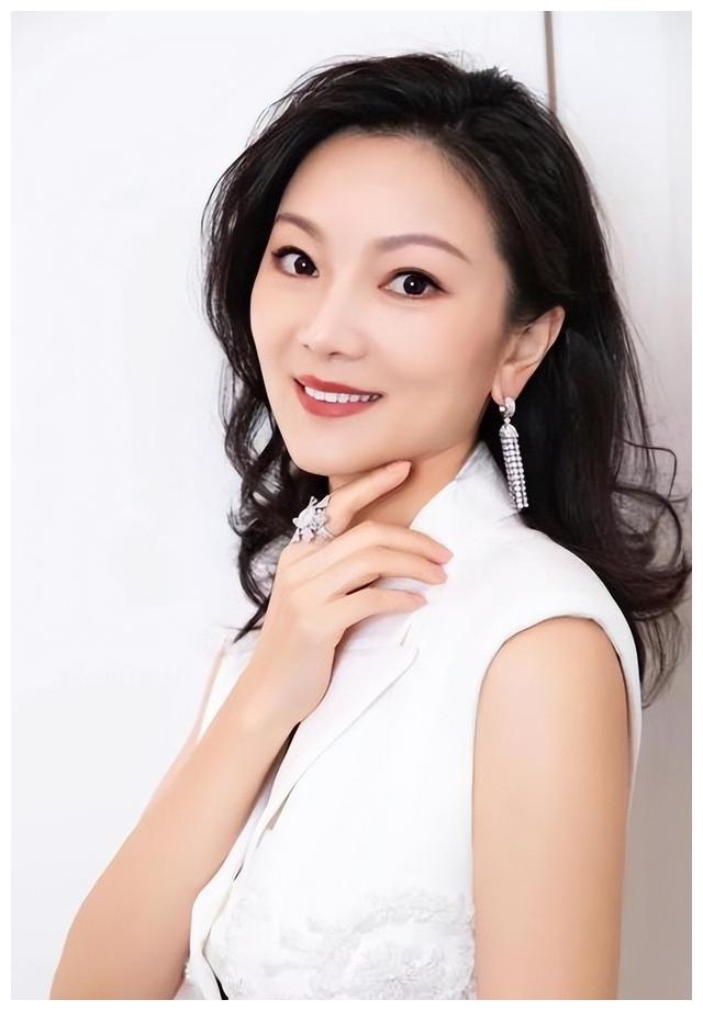 张艺谋|名导太太陈婷:19岁为爱退学,五年三胎逼退巩俐,独得张艺谋宠