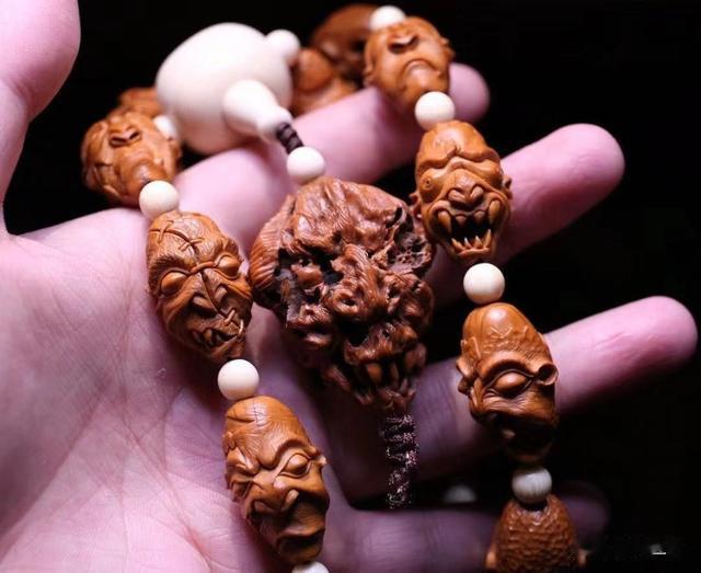 核雕|适合夏季盘玩的手串有哪些?夏季盘核雕手串要注意什么?