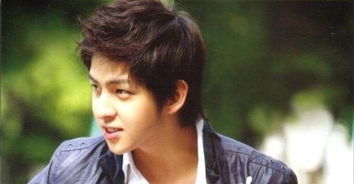 金起范|SJ起范俊秀美男脸蛋爆红，34岁挺过发胖岁月变熟男私下蓄胡照超帅