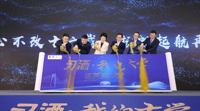 小伙失恋后万念俱灰,借习酒来消愁,酒醒后他决定一切重新开始