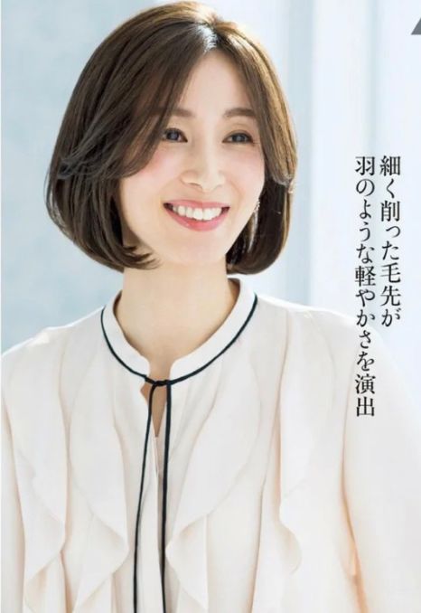 短发 女人变老从两点可以看出来:除了变深的皱纹,还有越来越短的头发