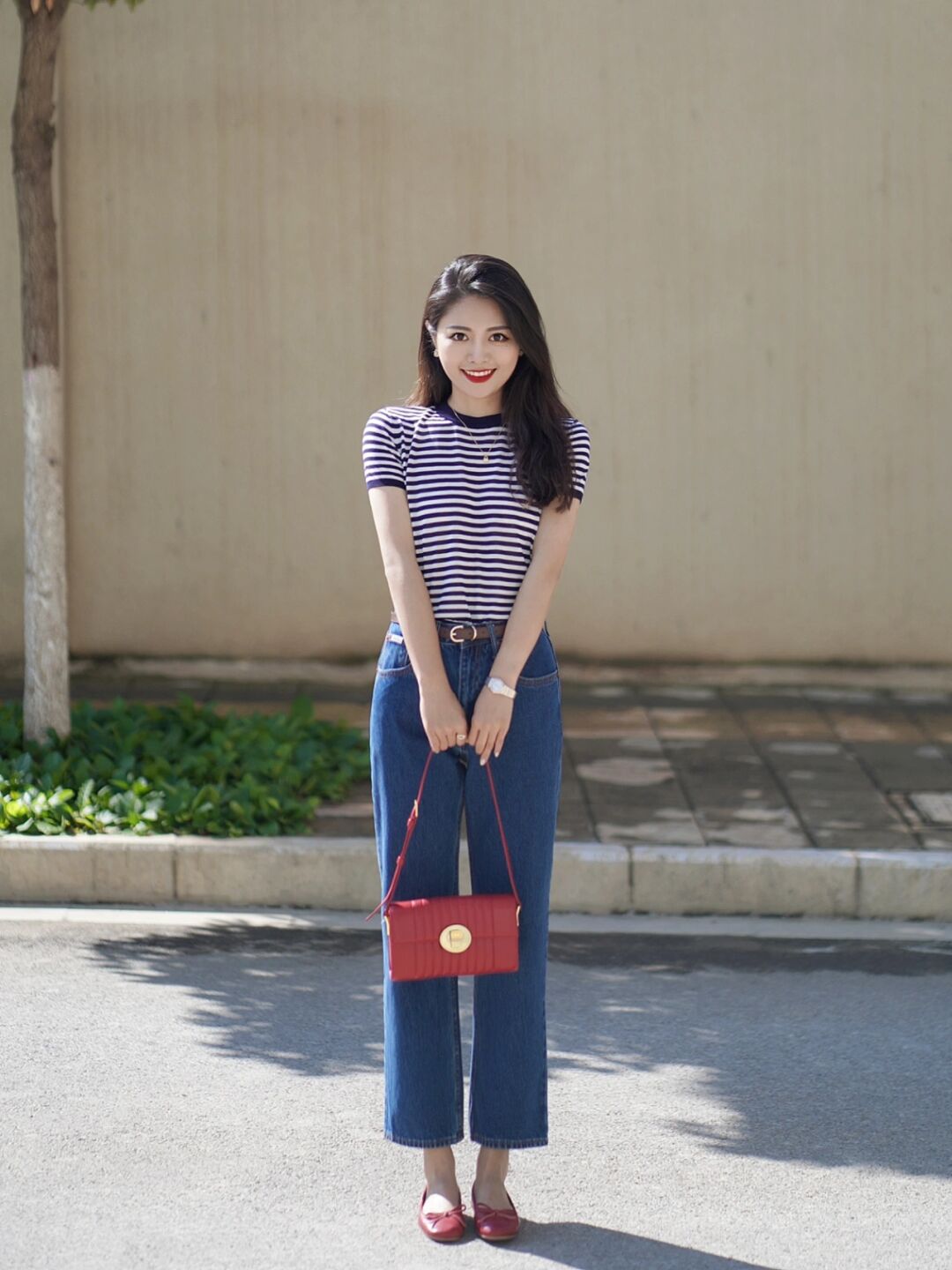 最近火了一种穿法,叫“短袖+牛仔裤”,高级时髦,少女感爆棚!