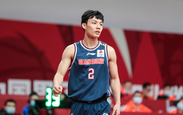 应届生|时隔3年，23岁广东徐杰送惊喜，赵睿沸腾，杜锋稳赚500万？