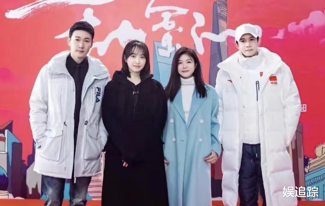 宋茜|宋茜陈妍希新剧开机照曝光，一位浓妆粉嫩，一位淡妆稳重