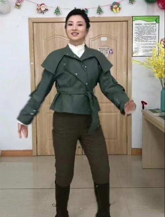 斓曦|“沈眉庄”斓曦衣品遭吐槽,私服一件比一件丑,12万网友点赞认同