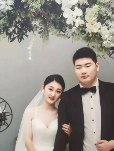 朱雪梅|传大衣哥儿子离婚后找新女友,亲密合照曝光,姐姐朱雪梅回应