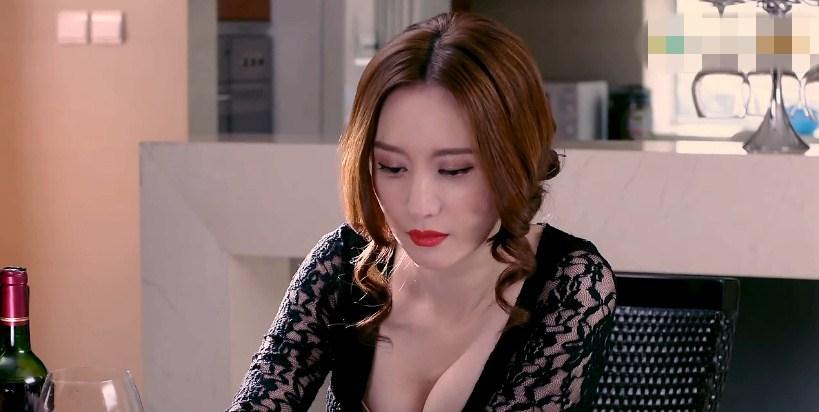 豪门明星|“椰肉身材”嫩到能掐出水，有种“丰韵”叫38岁的张萌