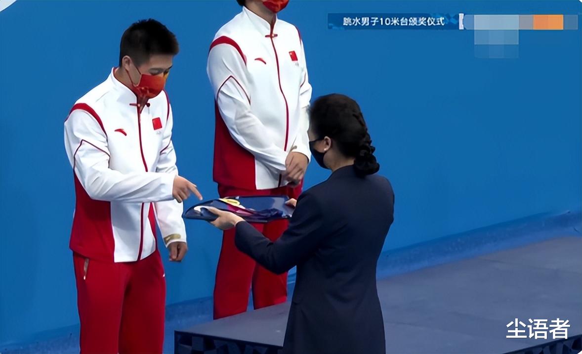 杨健|退役？中国跳水名将发出9个字回应，东奥会领奖时曾把花扔在脚下
