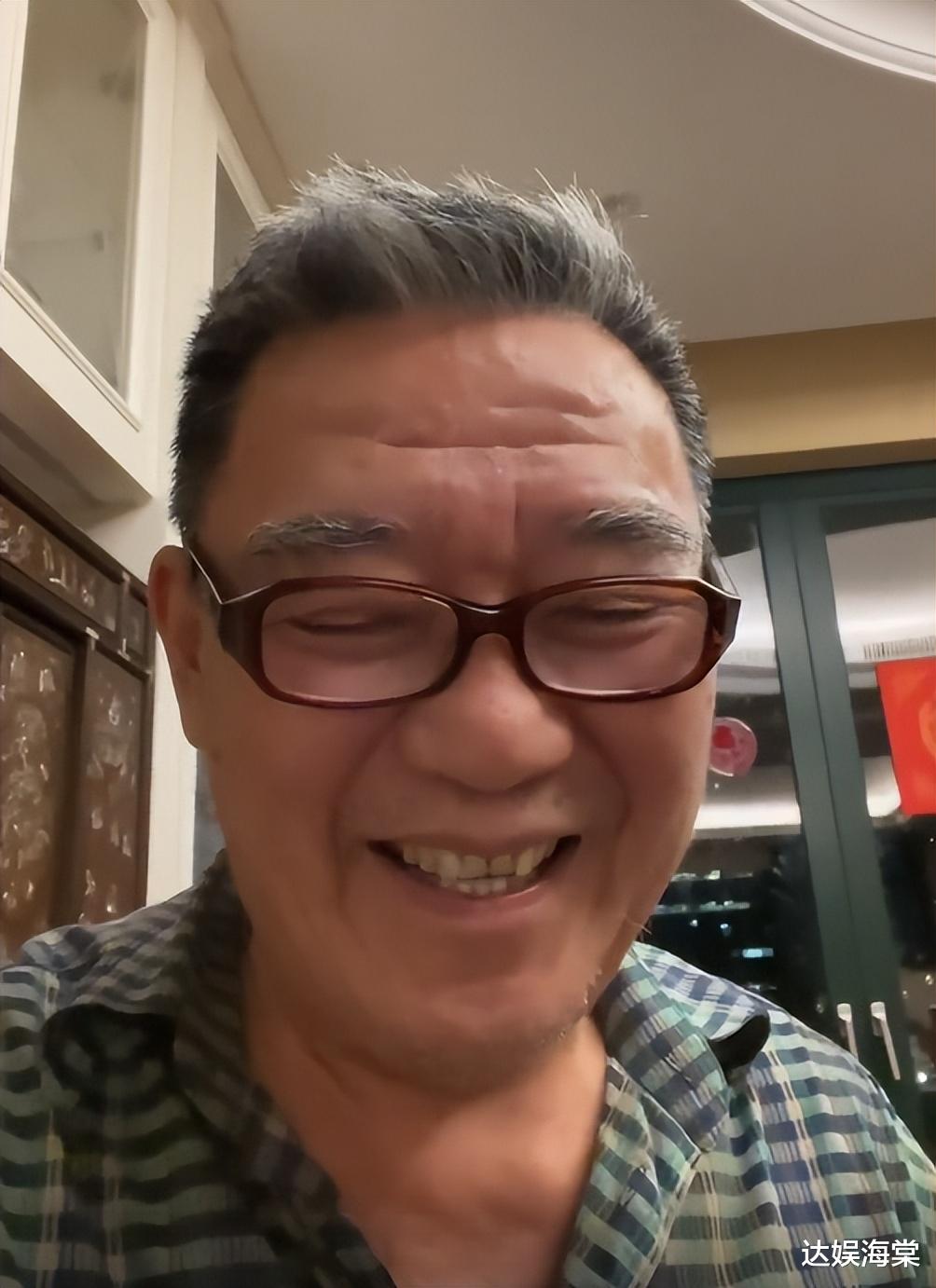 李立群|居家两个月,李立群开始撒欢,去刘畊宏家串门,跳毽子操心情大好