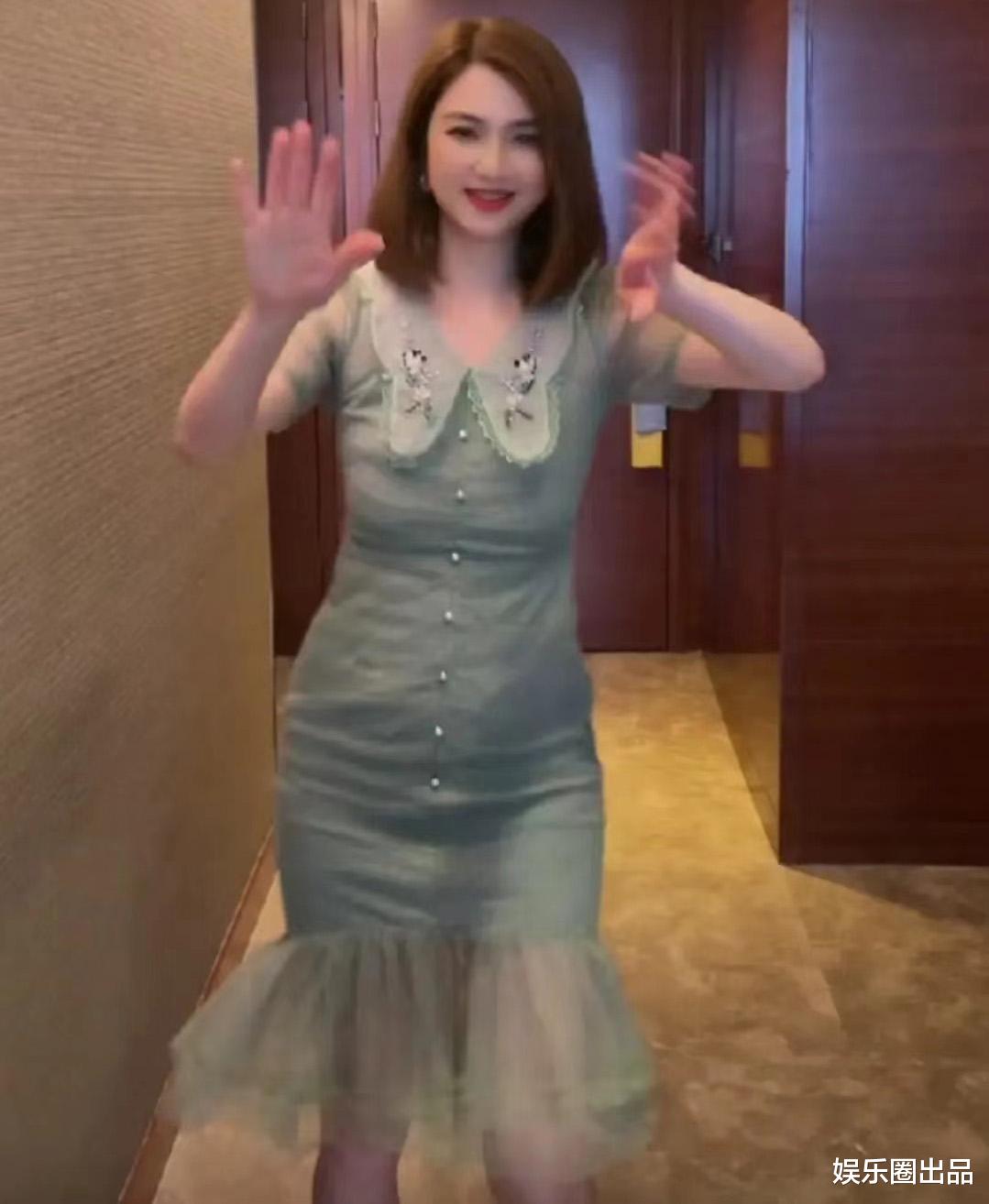 洪欣|洪欣穿绿色纱裙跳舞，被指“状态不像70后”，引起热议