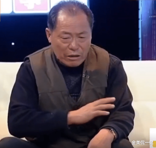 回顾年轻时逼死妻子,年老要儿子还债,儿子:你看着我妈喝农药的