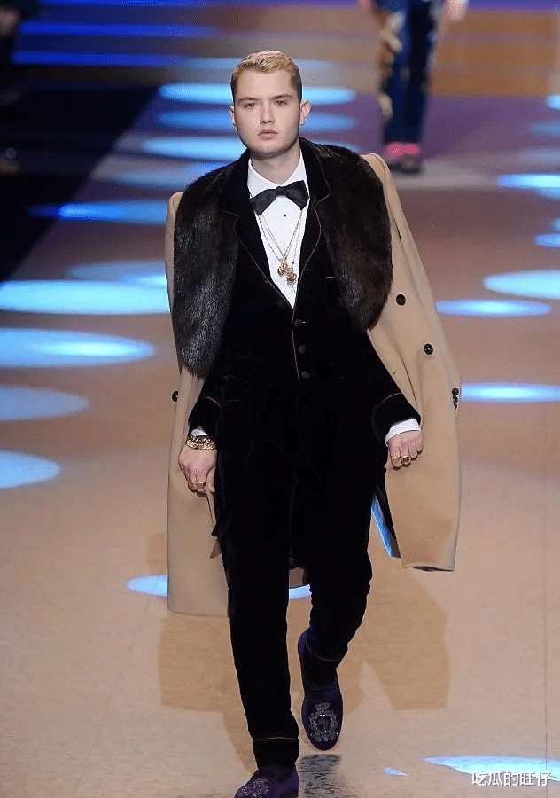 裘德·洛|花心“裘花”：6个孩子4个妈，美貌基因都给女儿，儿子方脸还油腻