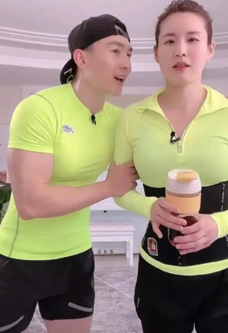 狗啃刘海|刘畊宏商务报价曝光，遭台媒眼红阴阳怪气？嘲讽“全家一起捞”