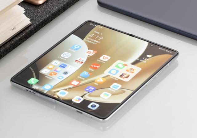 荣耀CEO赵明：2022年折叠屏手机市场将增长10倍