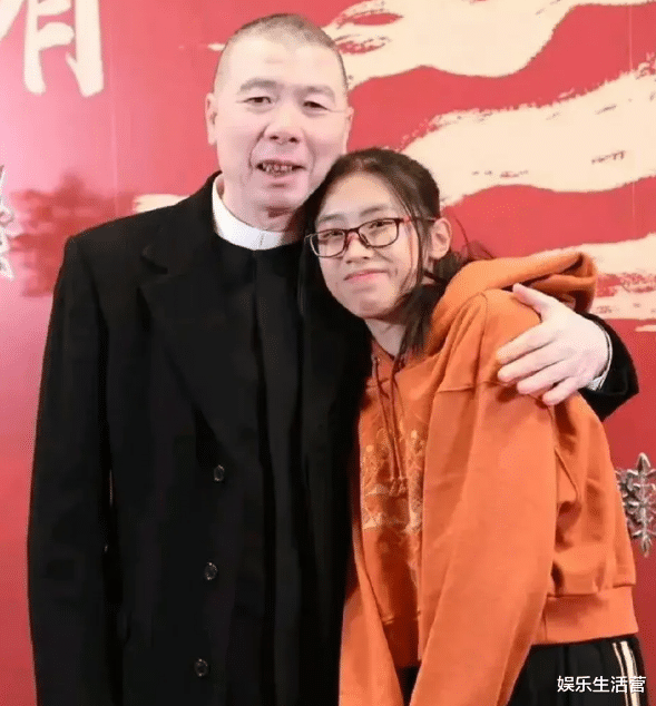 冯小刚|冯小刚4351万美国豪宅内景曝光，有独立池塘和泳池，四周绿树环绕