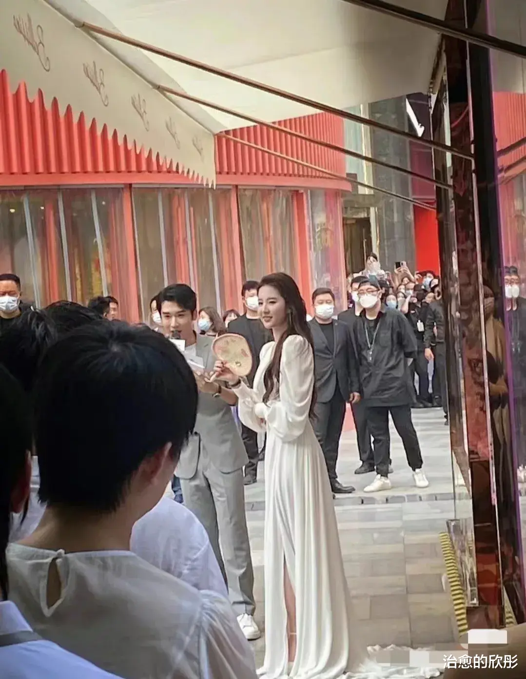 刘亦菲|刘亦菲 武汉线下生图, 真的好高挑,瘦而不柴, 脸有点包子,有点可爱