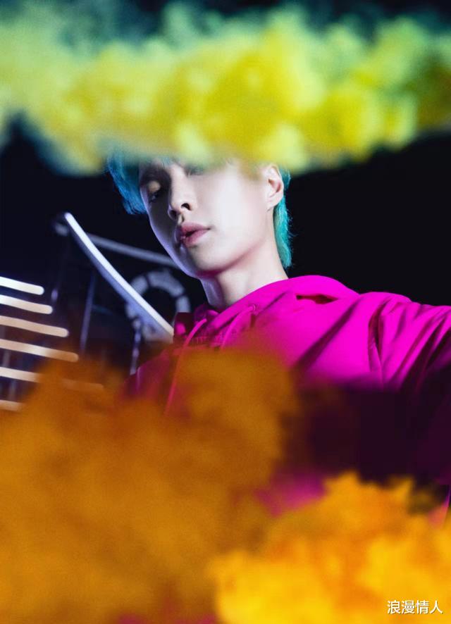 张艺兴|张艺兴线上演唱会被嘲:不仅“录播”,还假唱