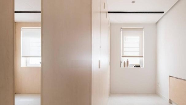 不服不行!45㎡的房子,她靠2面活动墙,直接摇身一变成两室一厅