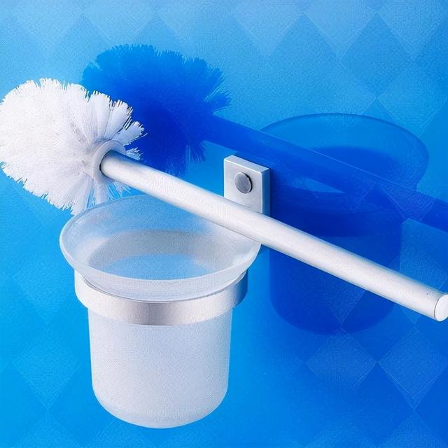 马桶上别挂毛巾架了!看看年轻人的做法,精致又实用