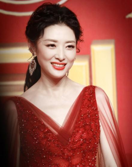 周涛|前央视主持人周涛：曾连续16年担任春晚主持人，现在人生状况如何