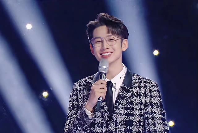 芒果台|芒果台出了养成系主持人？《浪姐3》抢谢娜风头，内定何炅接班人