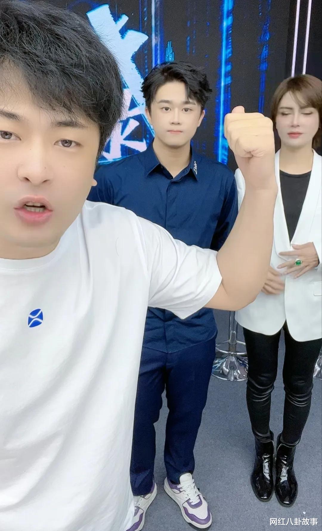 客服|辛选主播助理快速删除的粉丝评论,太真实、太惊艳了!