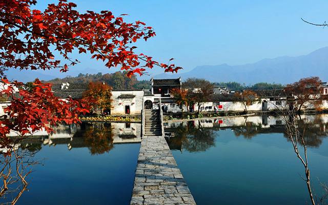 宏村|在一片山林中,一座红砖建成的小山村在我国古建筑中占有重要地位