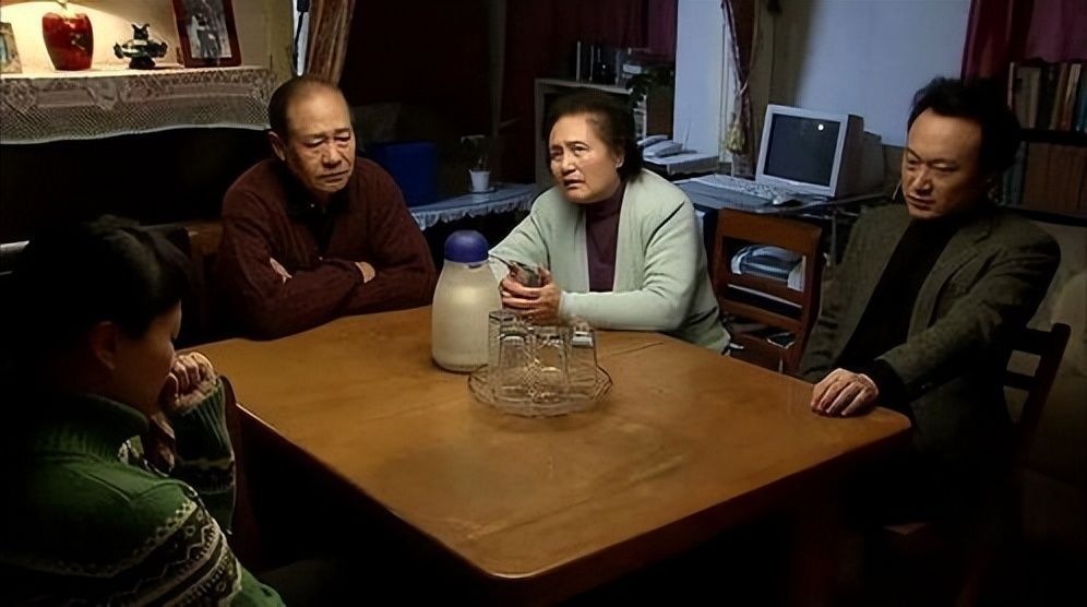 双面胶|《双面胶》：读懂胡丽鹃当初选择李亚平背后的难堪，就能读懂人性