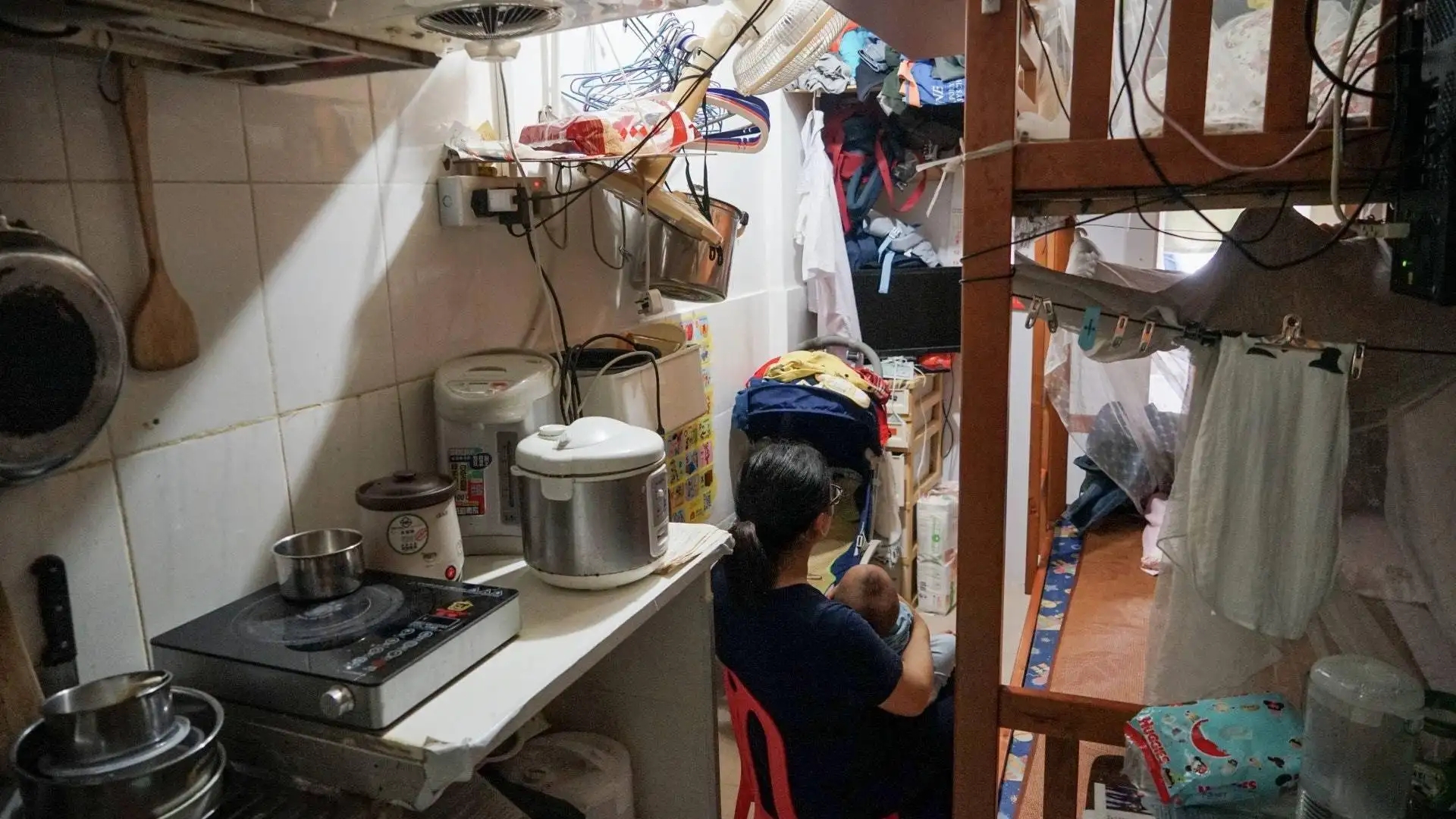 香港女孩的8㎡小窝，睡觉、洗澡、如厕都在柜子里，到处暗藏玄机