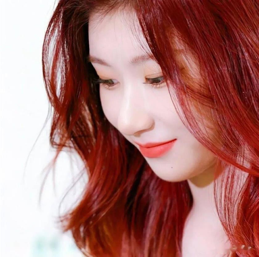 itzy|参加选秀屡遭淘汰,后靠实力逆袭ITZY主舞,却是家境富裕的千金?