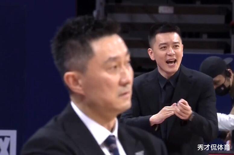 周鹏|乱拳打死老师傅！张镇麟完胜周鹏，仅得15分却是辽篮赢球核心所在