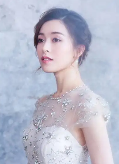 文咏珊|文咏珊和杨颖因资源关系破裂，获奖撕掉花瓶标签嫁入豪门