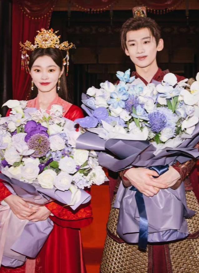 宋轶|宋轶妈妈点赞女儿恋爱博文,对白敬亭相当认可,被发现后火速注销账号