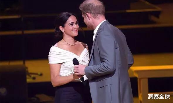 不可征服|肢体语言专家:哈里亲吻妻子后 梅根却推开了他