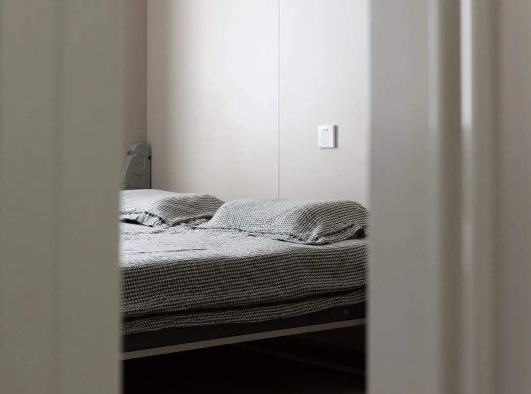 100㎡老房改造—黑白灰也温暖!